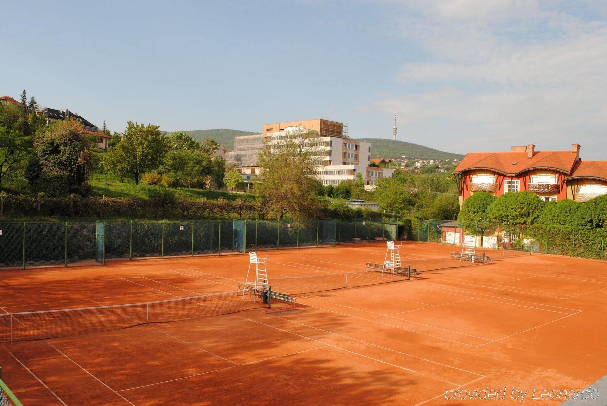 Hotel Makar Sport & Wellness Pécs Buitenkant foto