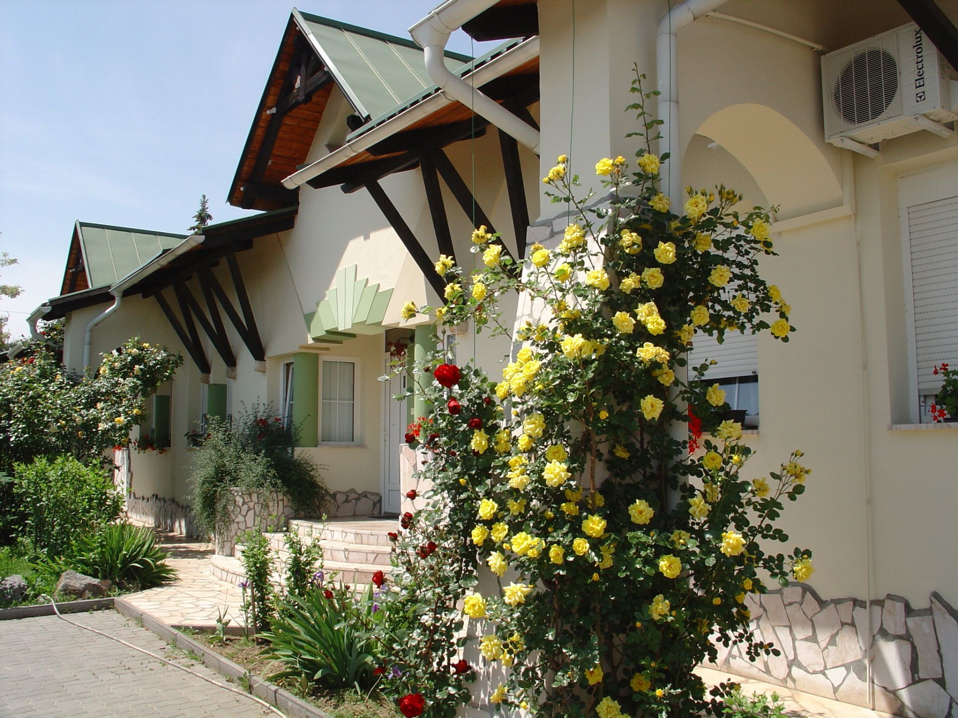 Hotel Makar Sport & Wellness Pécs Buitenkant foto